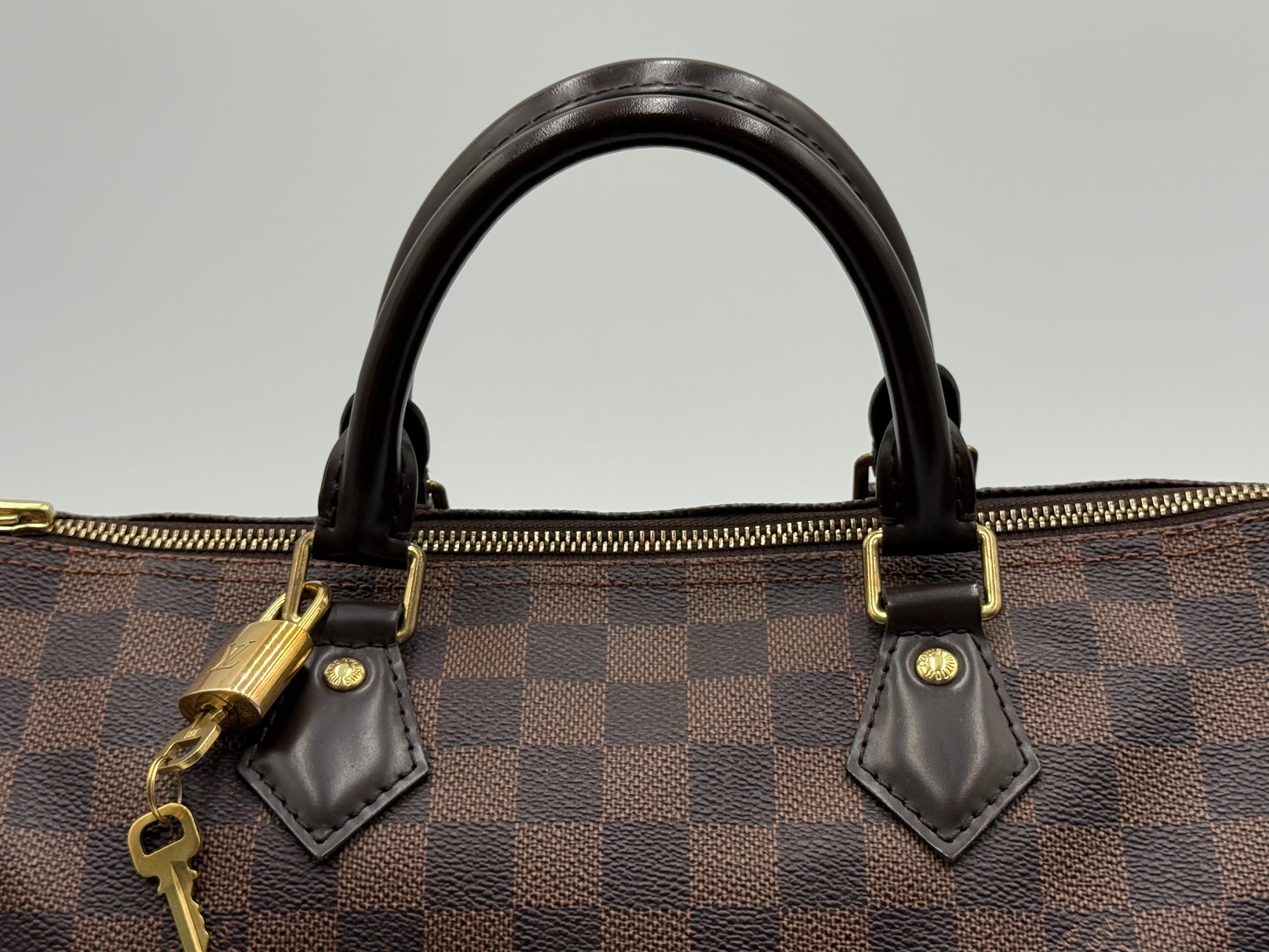 Louis Vuitton Speedy 30 leather handles with gold padlock and key attached
