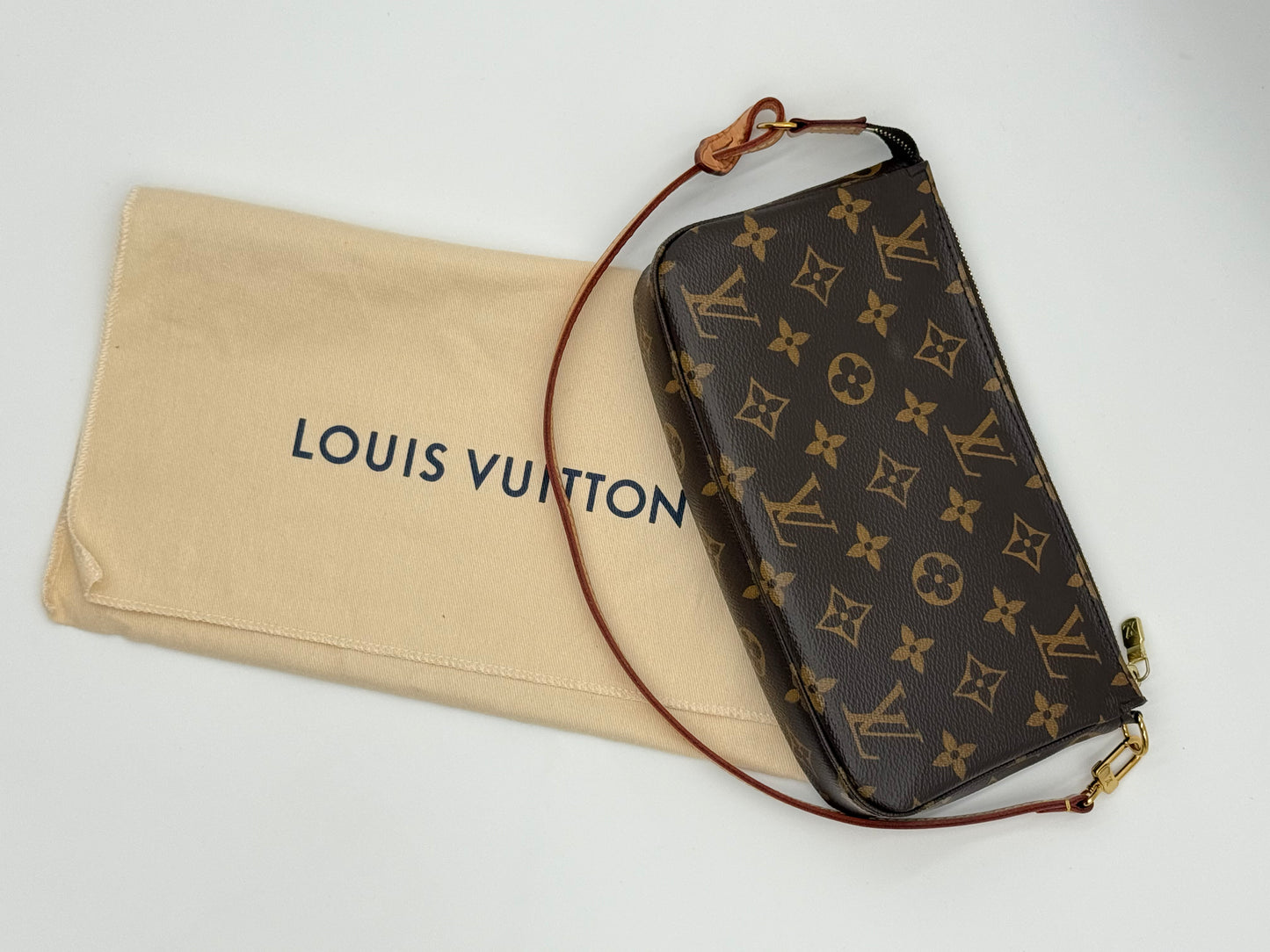  Louis Vuitton Pochette Accessoires Monogram with original Louis Vuitton dustbag