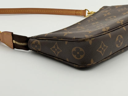 Louis Vuitton Pochette Accessoires Monogram — close-up of clasp hardware and light vachetta leather